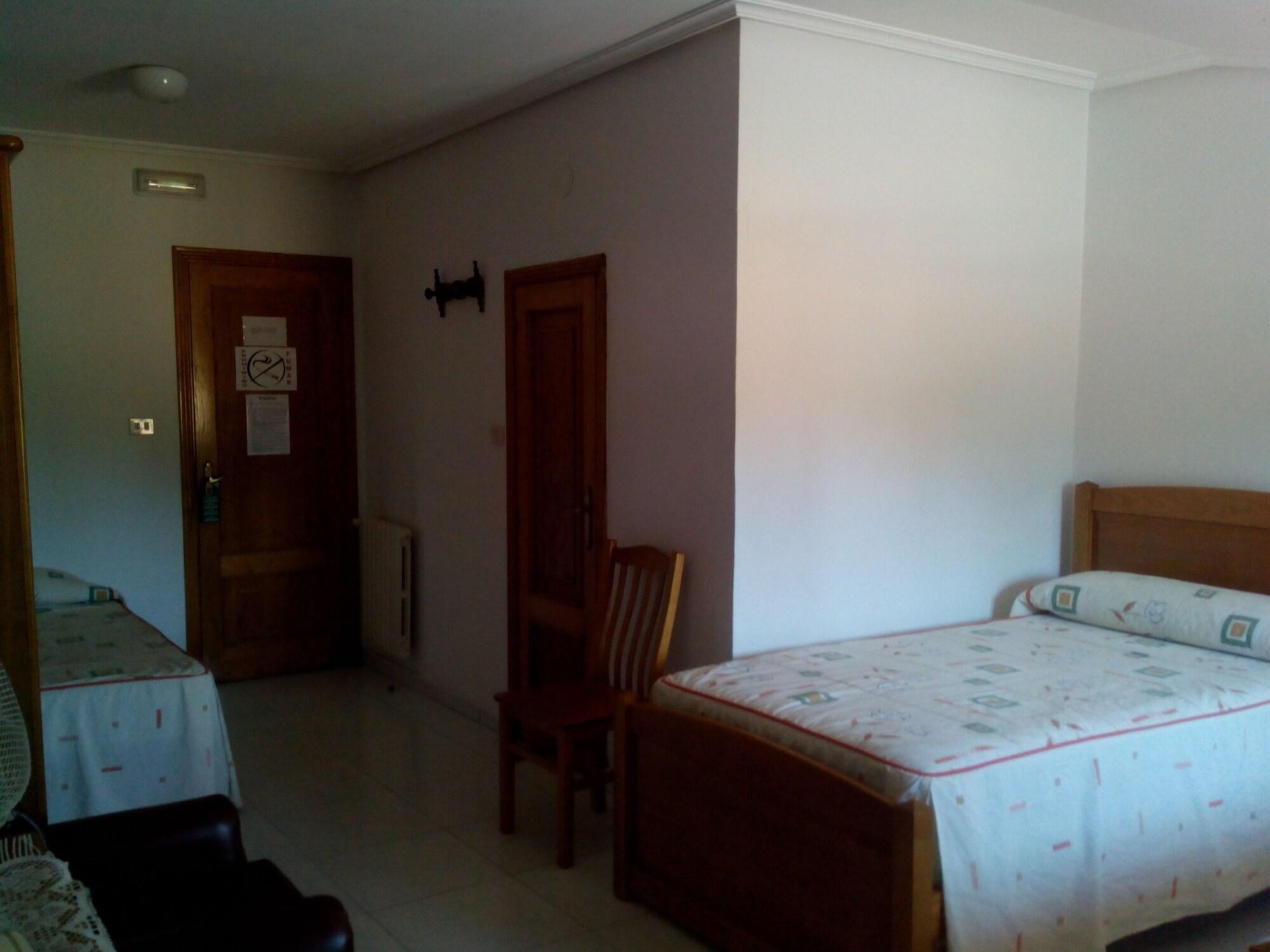 Hostal Sequeiros San Ciprian de Vinas Luaran gambar