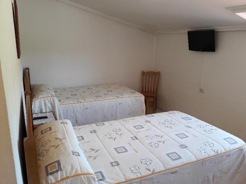 Hostal Sequeiros San Ciprian de Vinas Bilik gambar
