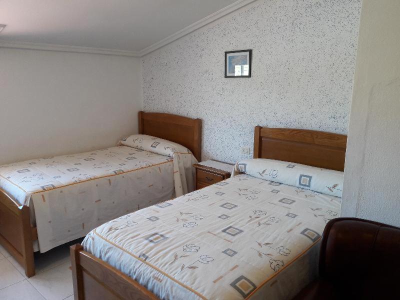 Hostal Sequeiros San Ciprian de Vinas Bilik gambar